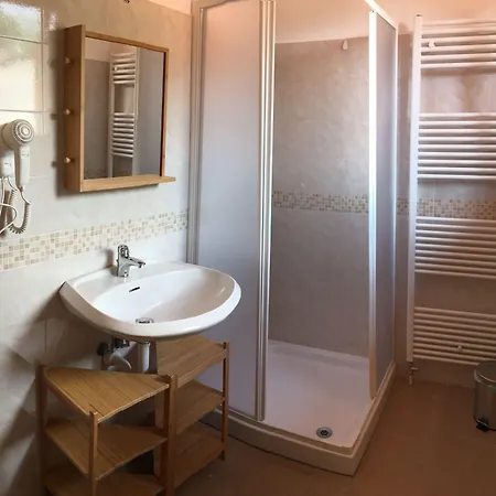 Casa Emmaus Hostel *