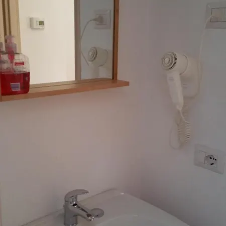 Casa Emmaus Hostel *
